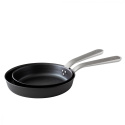 Set with frying pans with ergonomic handles, 24 cm and 28 cm