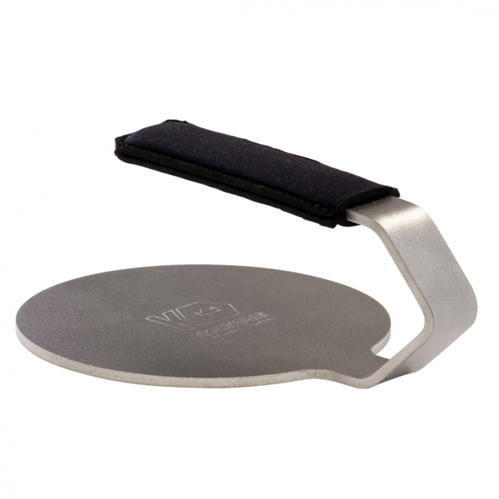 Burger Iron with handle cover of neopren in the group Burger Iron/Grill weight at Kockums Jernverk AB (SET0041)